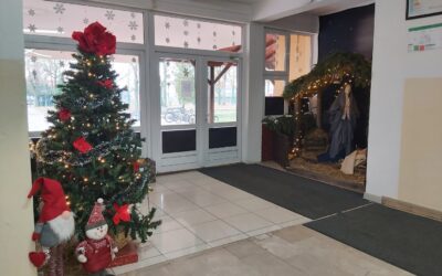 BOŽIĆNA ČAROLIJA ZAVLADALA JE NAŠOM ŠKOLOM!